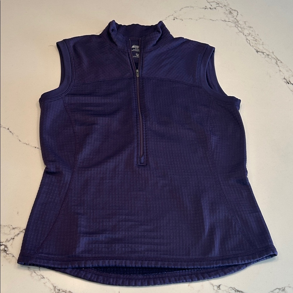 MEC vintage Women’s Sleeveless vest in purple medium